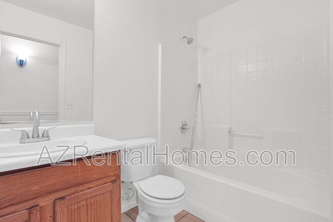 Building Photo - 987 E Santa Cruz Ln