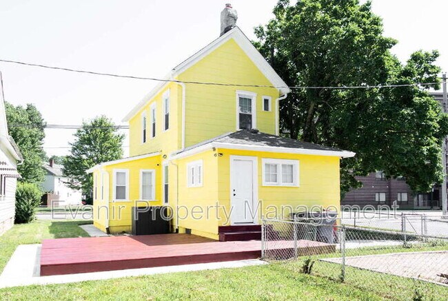 Building Photo - 305 Wyoming St