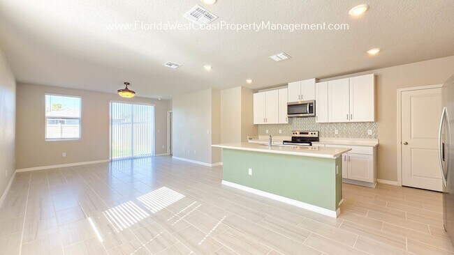 Building Photo - BRILLIANT and SPACIOUS! 4 BEDROOM/2.5 BATH PLUS LARGE BONUS-FLEX SPACE and FENCED YARD!