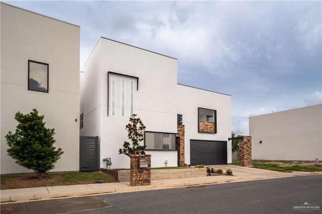 Building Photo - 35 N 11th St