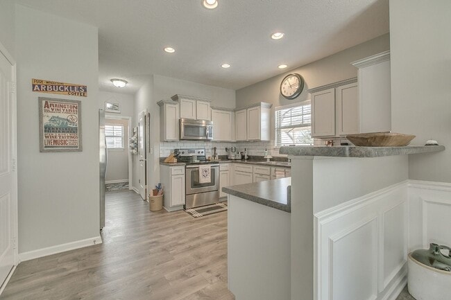 Building Photo - 3404 Tourmaline Dr