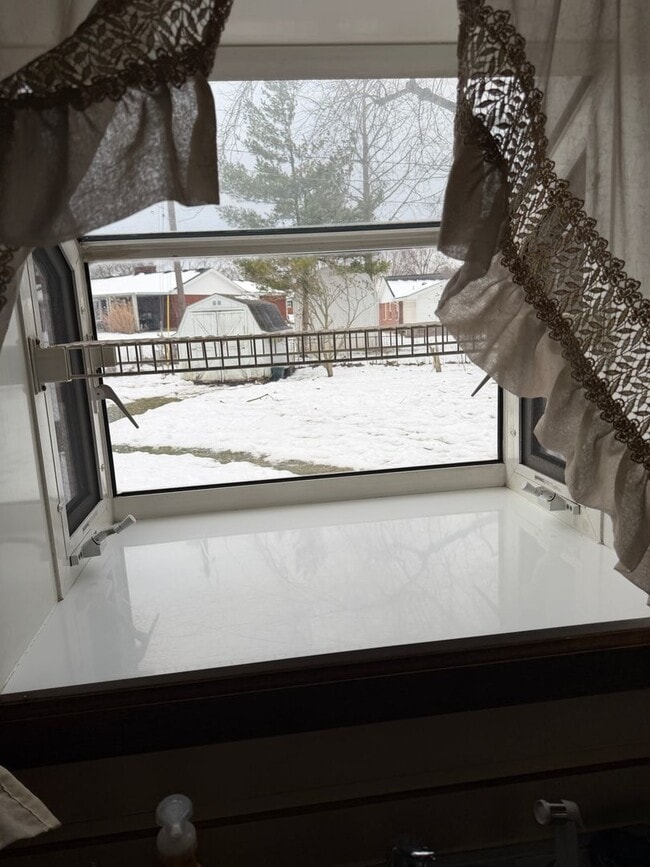 Building Photo - Awesome Three Bedroom/Two Bath Home In Rona Hills/Fairborn