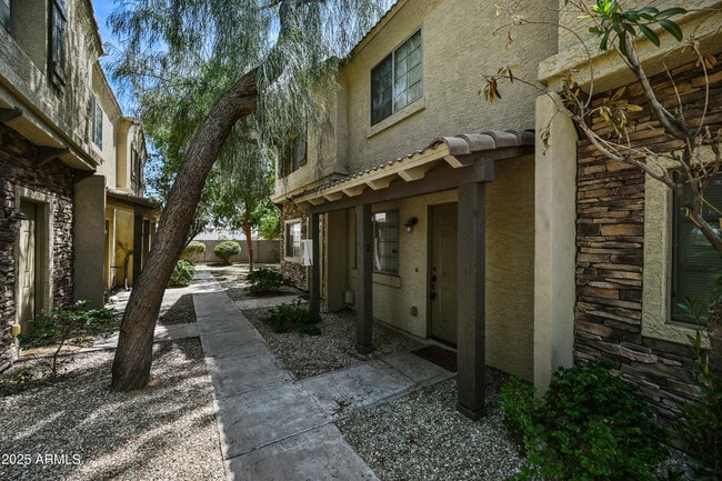 Primary Photo - 2419 W Vista Ave