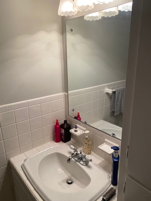 Building Photo - 7000 Sandell Ave