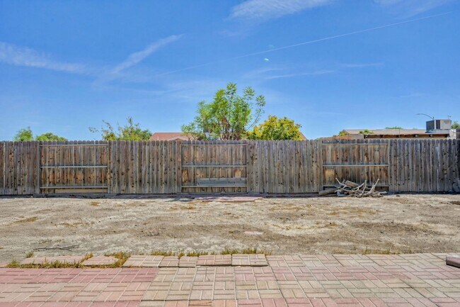 Building Photo - 2739 E Colton Ave