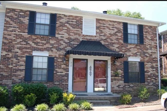 Building Photo - 216 Edgewood Dr