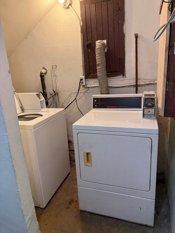 Building Photo - 2025 Cheremoya Ave