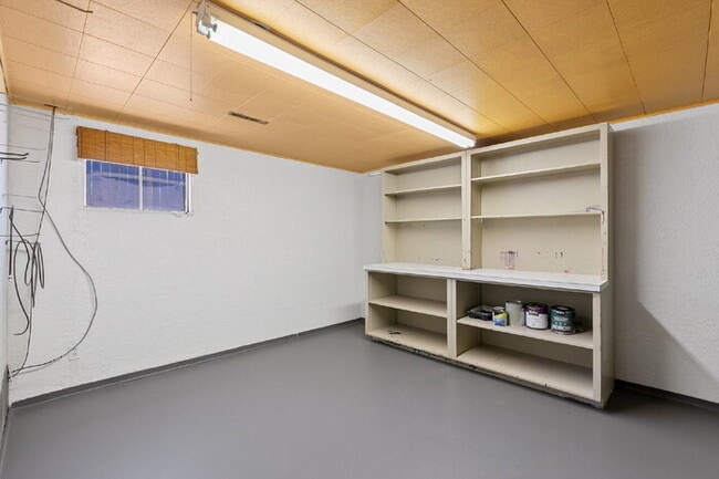 Building Photo - Central Location | 15 Min to Peterson, 20 ...
