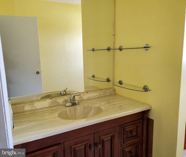 Building Photo - 4 Albertson Blvd