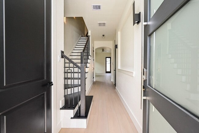 Building Photo - 3839 Noah St