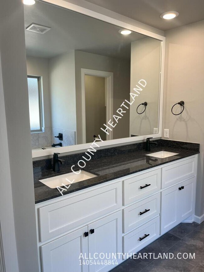 Building Photo - 3512 Tahoe Dr