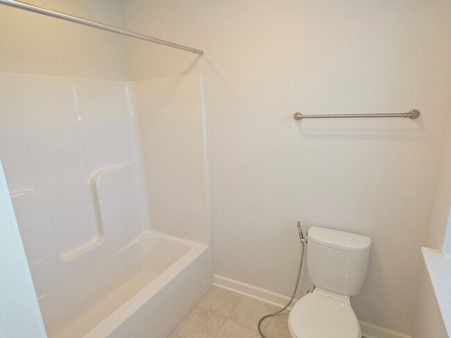 Building Photo - W239N3743 River Birch Ct