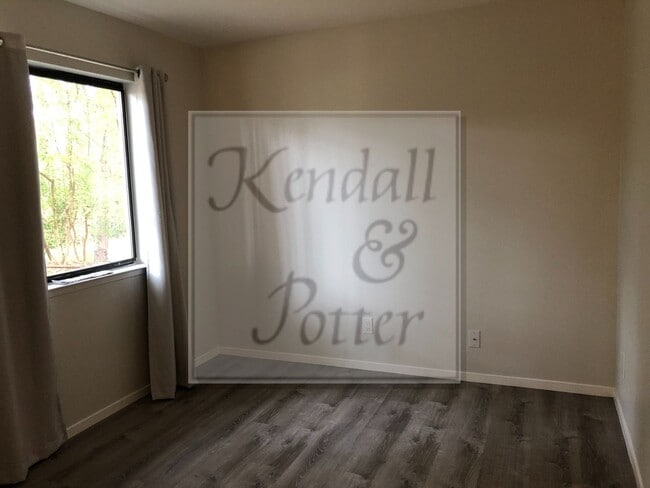 Building Photo - 2BD/1BA Condo in New Brighton Neighborhood