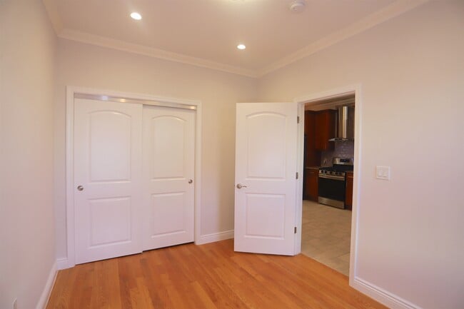 Building Photo - 106 Poplar St