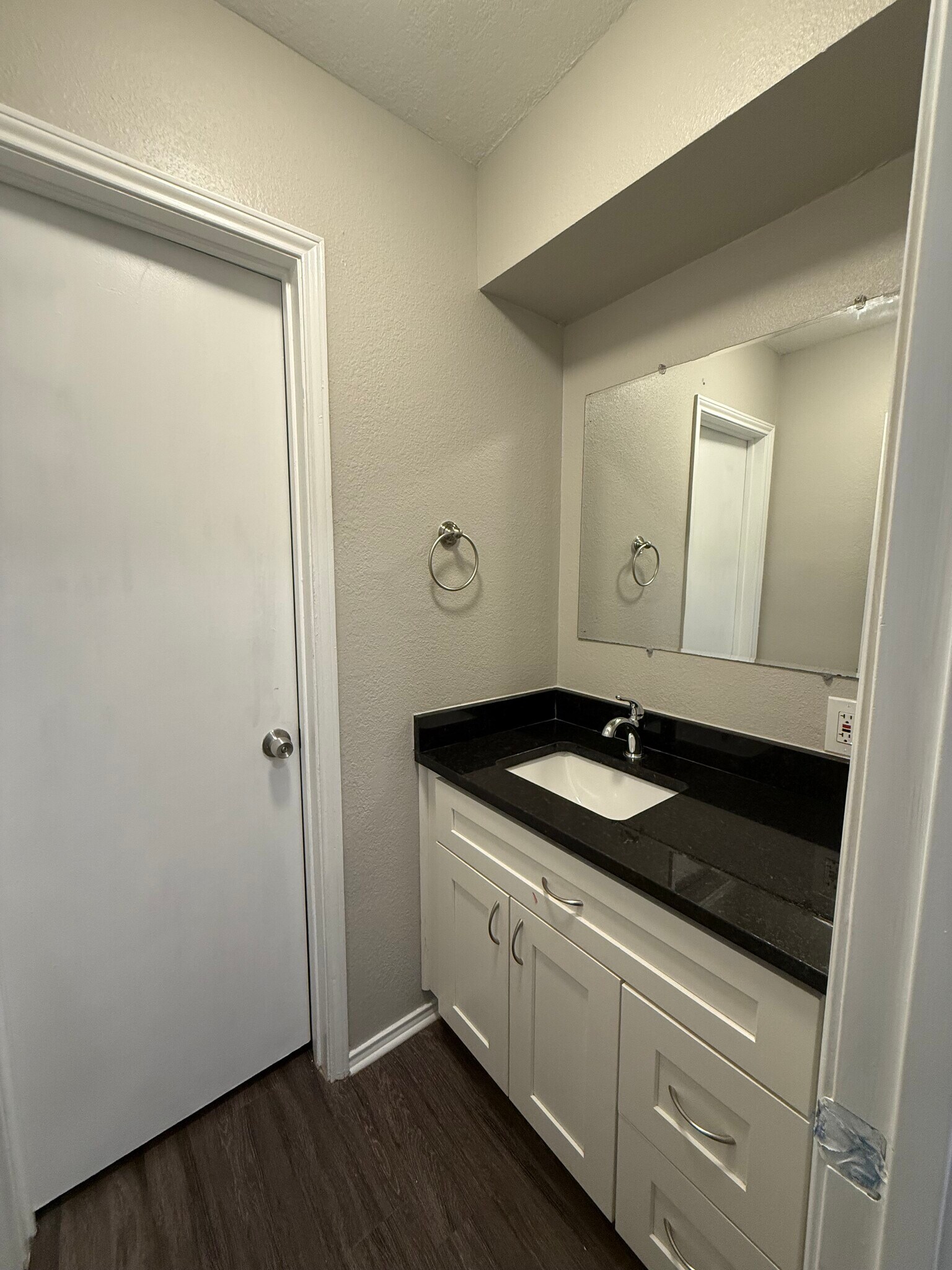 Building Photo - 210 Shrum Ct