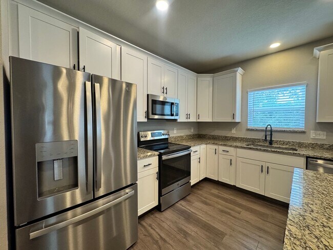 Building Photo - For Rent – 100 Brooklyn Dr, Canyon Lake, T...