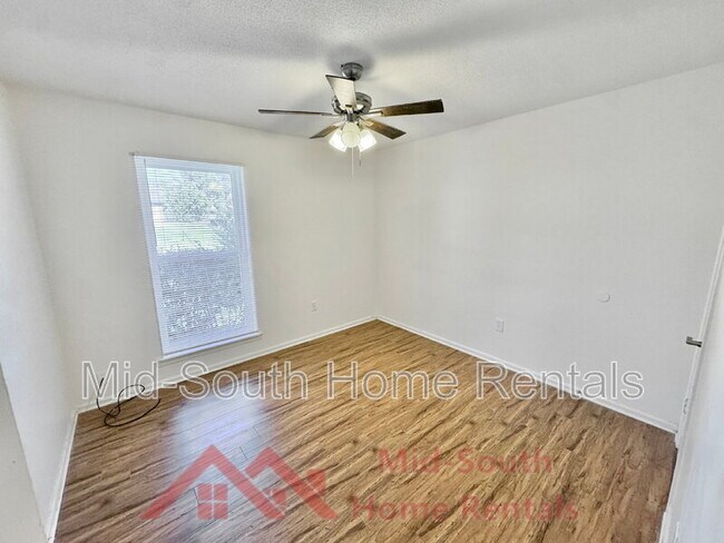 Building Photo - 1185 Deer Trail Ln
