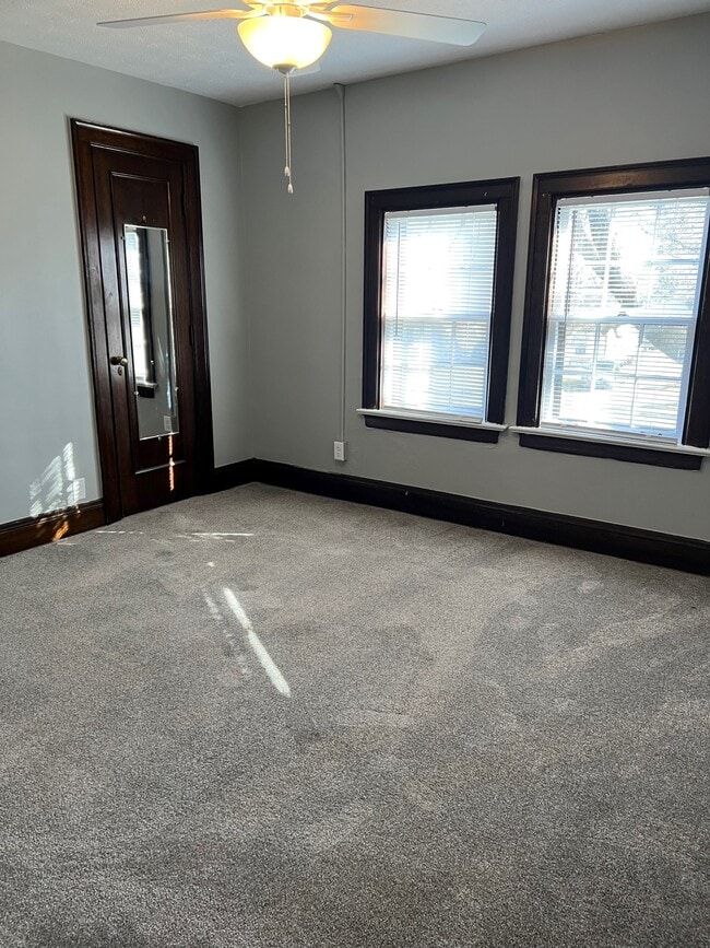 Building Photo - 929 N Nelson Rd