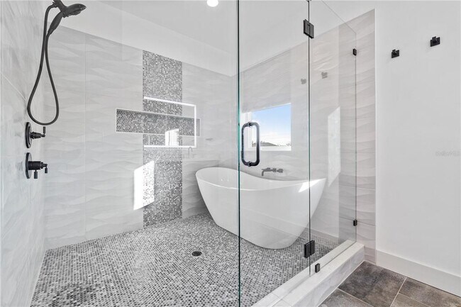 Building Photo - 2727 W Chestnut St