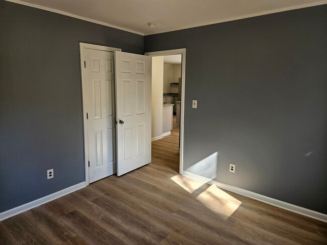 Building Photo - Beautiful Updated 2 bedroom, 1 bath home - Rocky Point