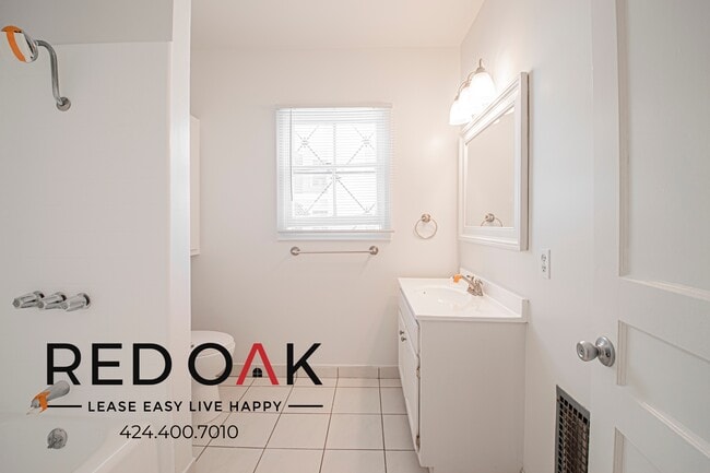 Building Photo - 1828-1850 N Edgemont Street