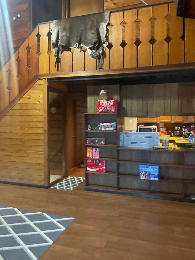 Building Photo - Serene Lakeside escape with direct lake ac...