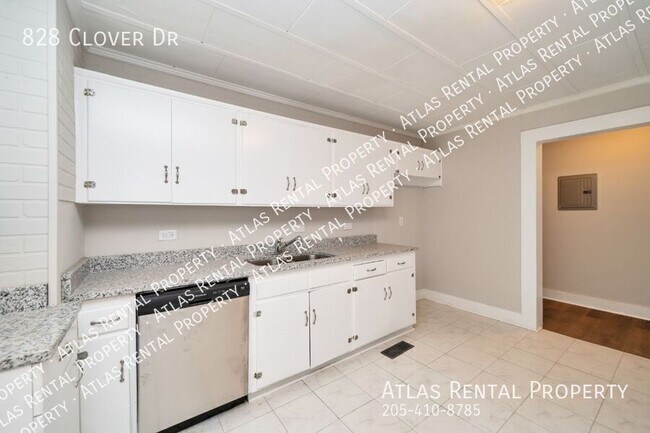 Building Photo - 828 Clover Dr