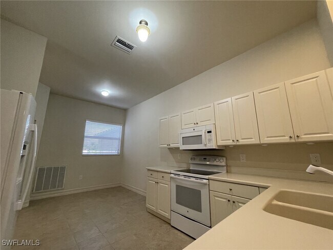 Building Photo - 8224 Sanctuary Dr
