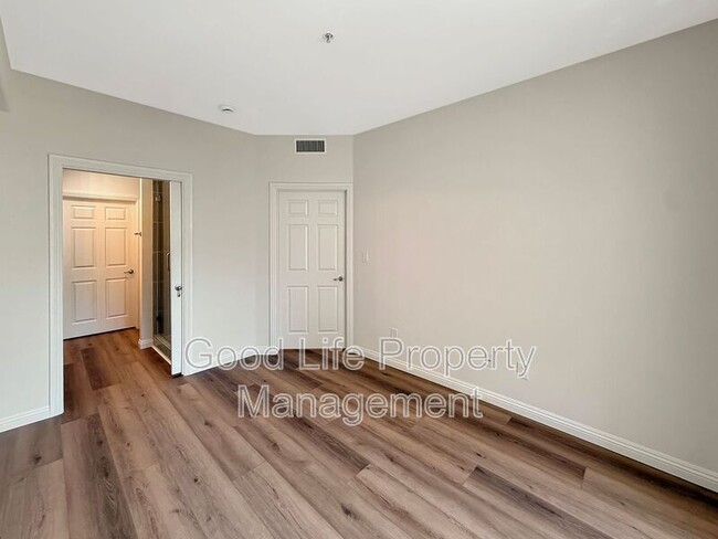 Building Photo - 350 K St
