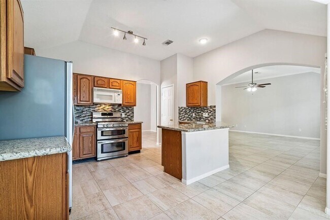 Building Photo - 1319 Castlemist Dr