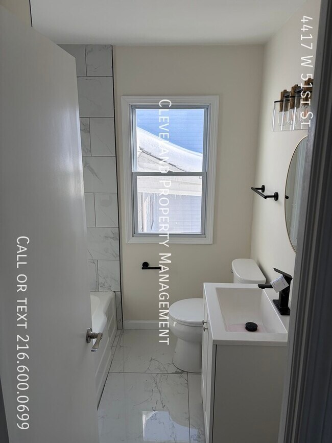 Building Photo - 4417 W 51st St