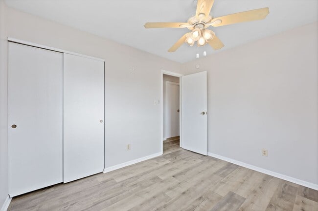 Building Photo - Summerside Ohio- 3 bed, 1 bath, Fenced Yard & Car Port