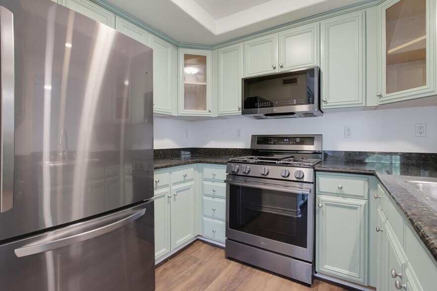 Building Photo - 5046 Los Morros Way