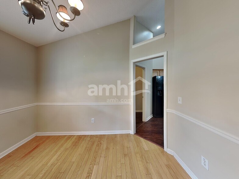 Building Photo - 821 Beranda Cir