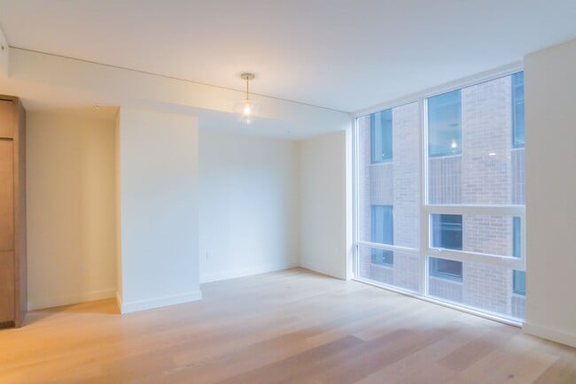 Building Photo - 121 Stewart St
