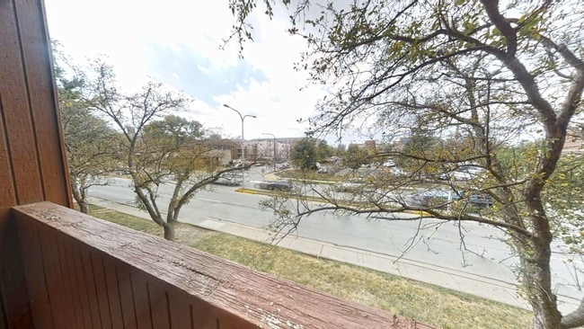 Building Photo - 811 W Oregon St