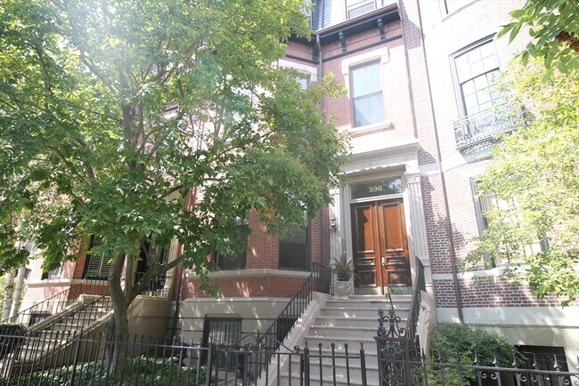 Building Photo - 396 Beacon St