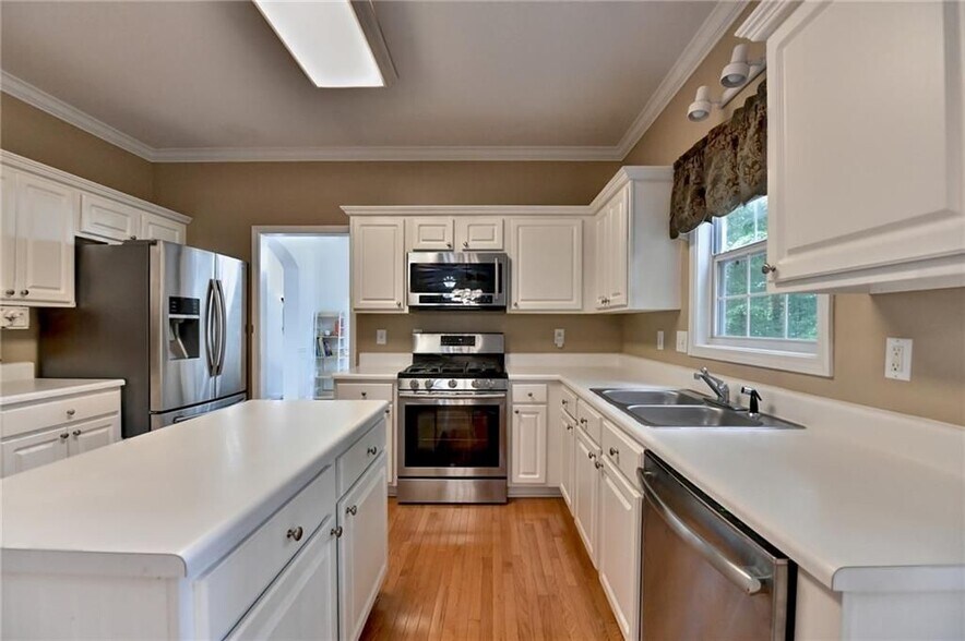 Building Photo - 2172 Woodbriar Dr