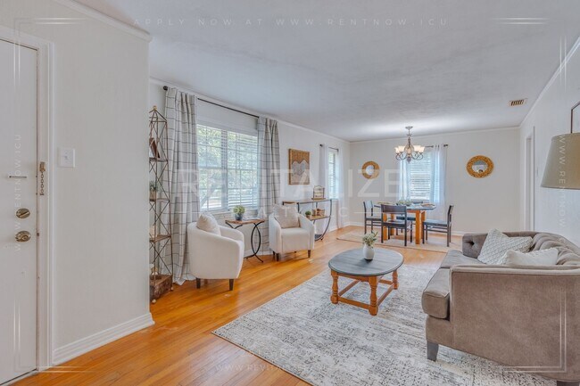 Building Photo - 3 Bed 2 Bath Gem in Midtown Mobile!!
