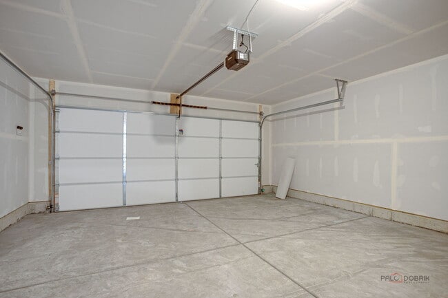 Building Photo - 541 Yosemite Wy
