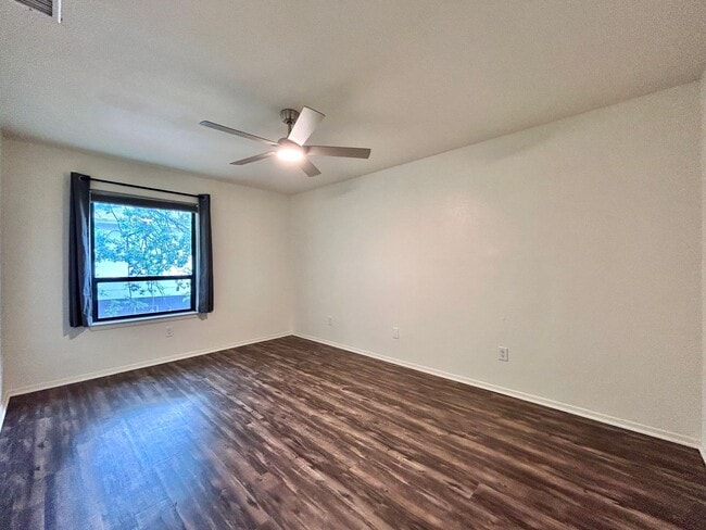 Building Photo - 6005 Cougar Dr