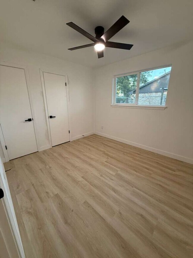 Building Photo - BEAUTIFUL HOME IN HOUSTON. MOVE IN READY!.