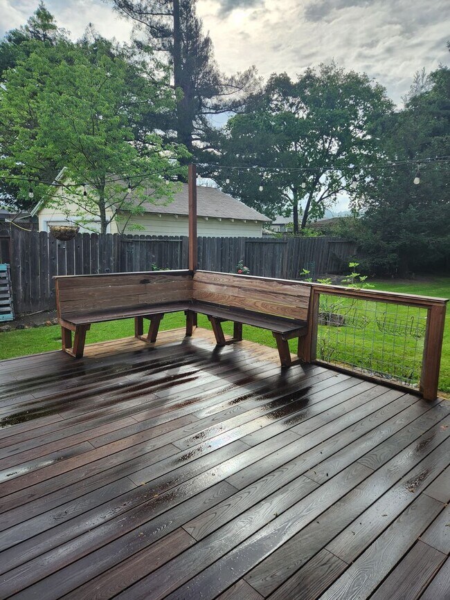 Building Photo - Charming 2 bd, 1 bath near downtown Santa Rosa