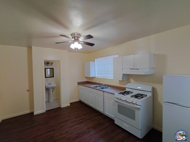 Building Photo - 1111 E St