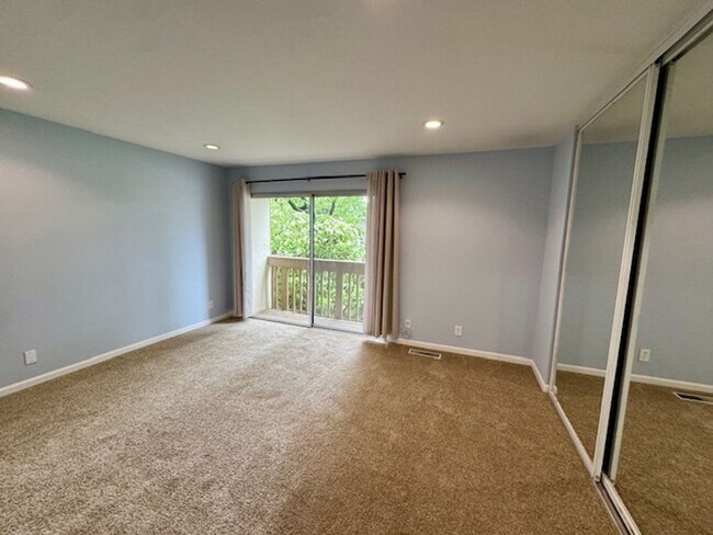 Building Photo - Gorgeous Walnut Creek Townhome 2 bedroom, 2.5 bath with 1 car garage in Sunset Park