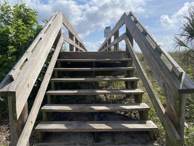 Building Photo - 275 1st St S