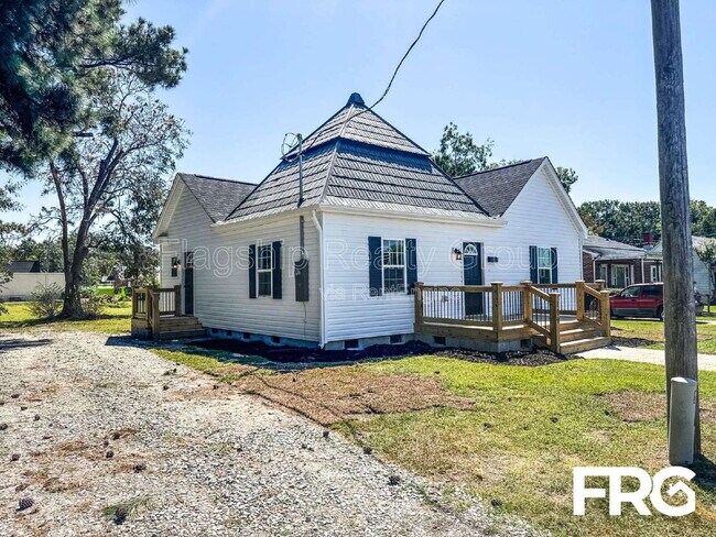 Building Photo - 109 SE Railroad St