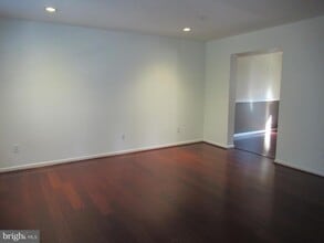 Building Photo - 803 Purple Martin Ct