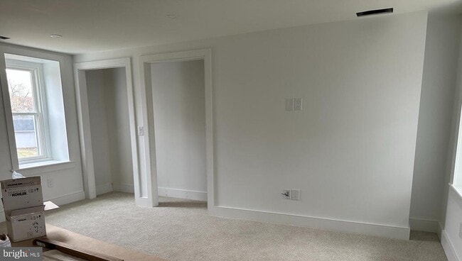 Building Photo - 857 River Rd