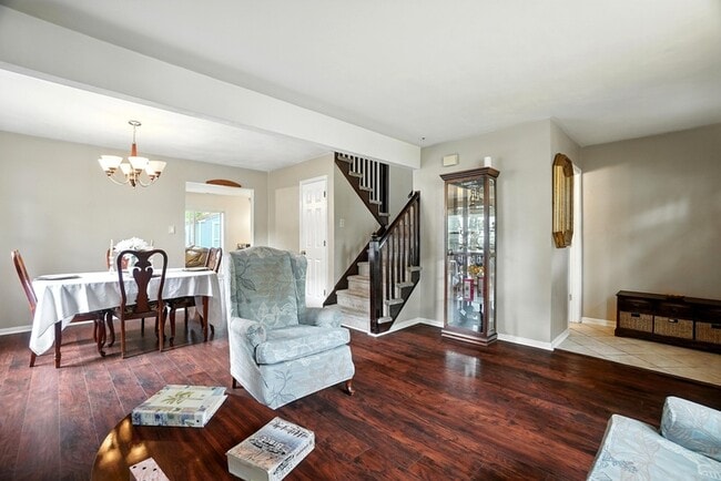 Building Photo - 1308 Summerset Ct